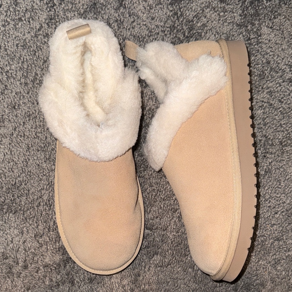 Koolaburra by Ugg Slippers